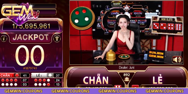 Mỗi lượt đặt yêu cầu có bốn đồng xu với hai mặt